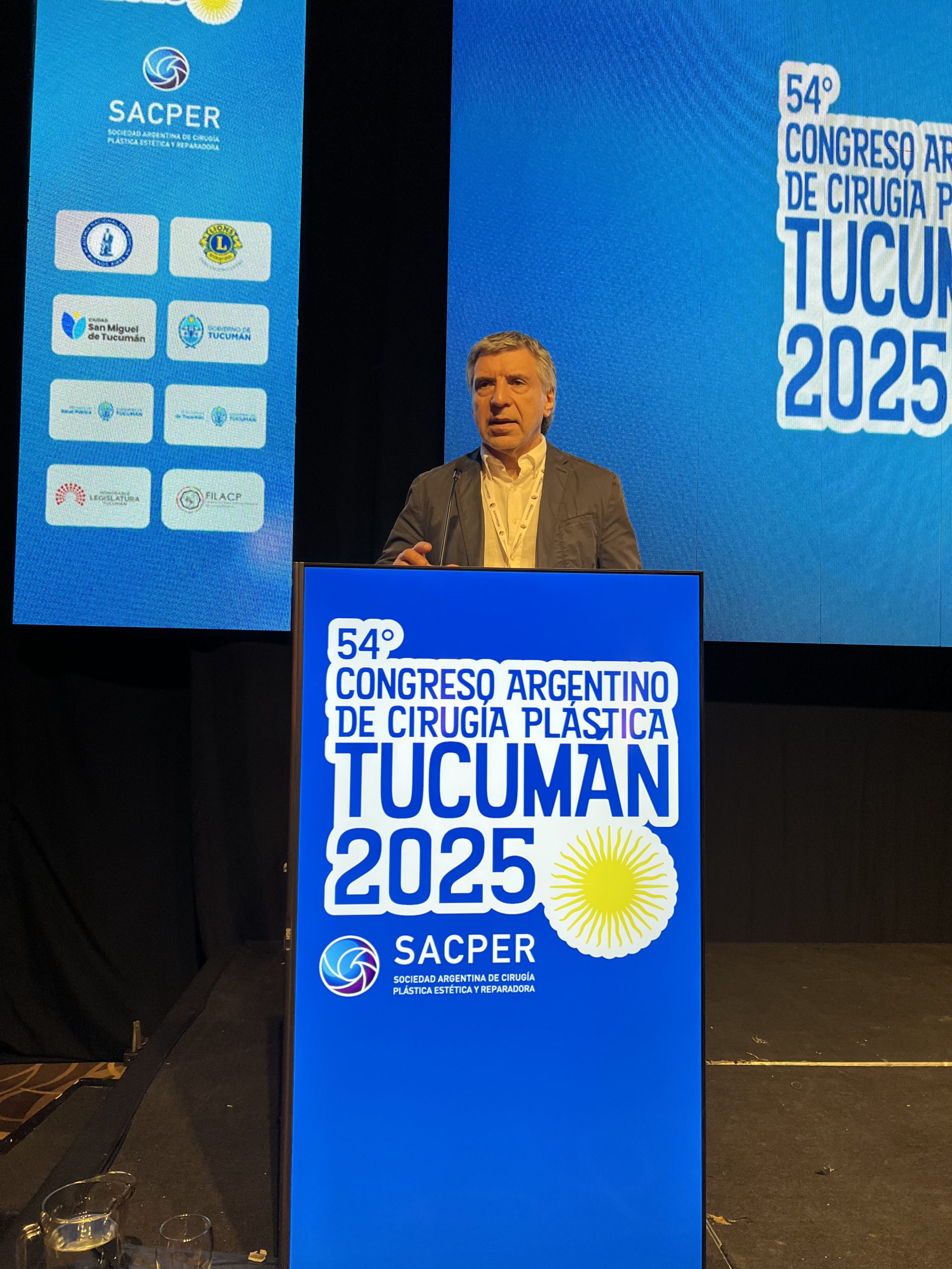 Dr. Giugliano fue invitado al «54° Congreso Argentino de Cirugía Plástica, Estética y Reparadora”, en Argentina