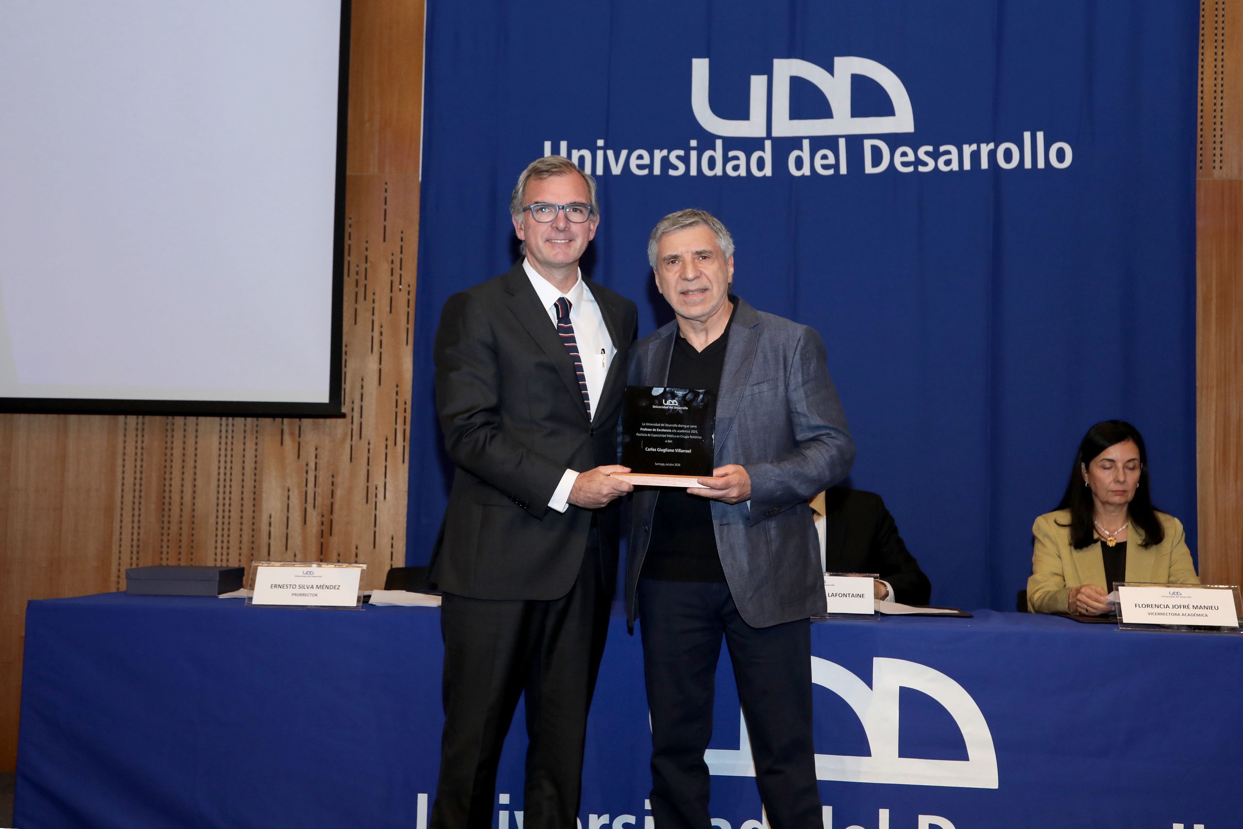 Dr. Carlos Giugliano recibe el Premio “Profesor de Excelencia” por su destacada labor docente en Cirugía Pediátrica