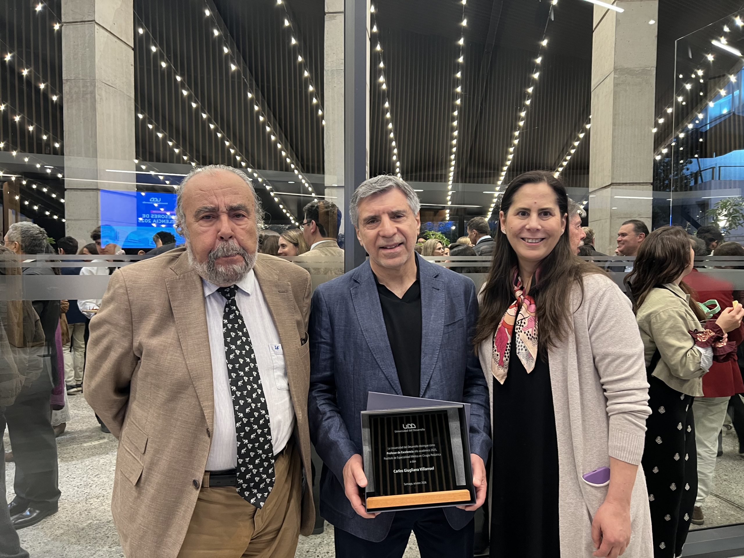 Dr. Carlos Giugliano recibe el Premio “Profesor de Excelencia” por su destacada labor docente en Cirugía Pediátrica